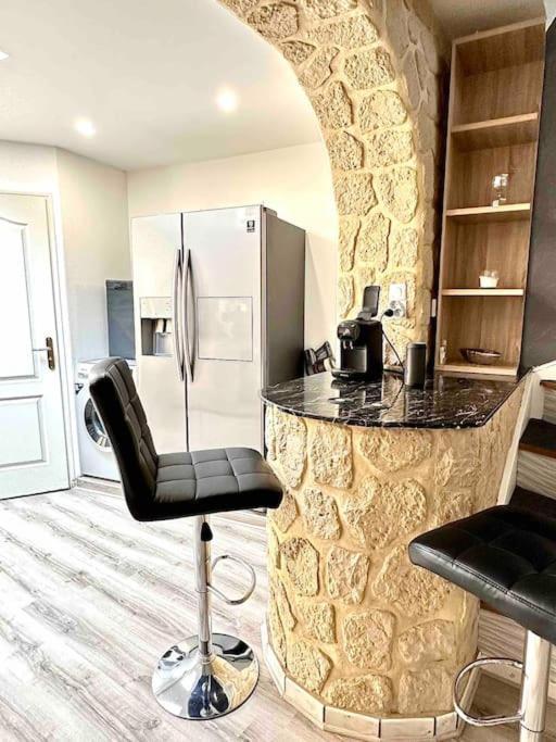 Une Belle Maison Avec 2 Chambre Croix Exterior photo